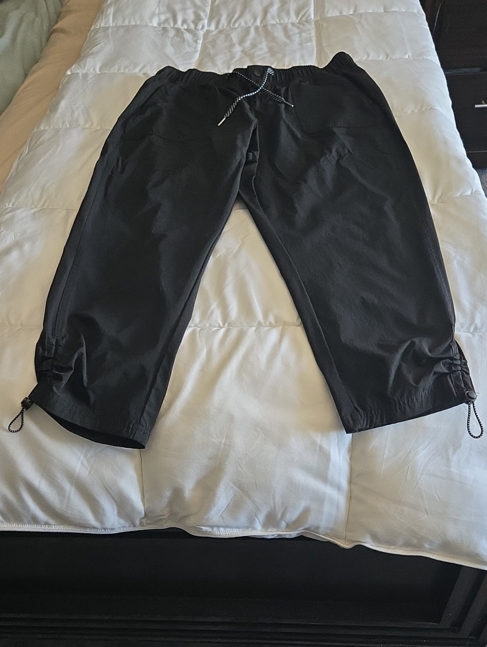 Avalanche Black Men's Capri Joggers with Drawstring